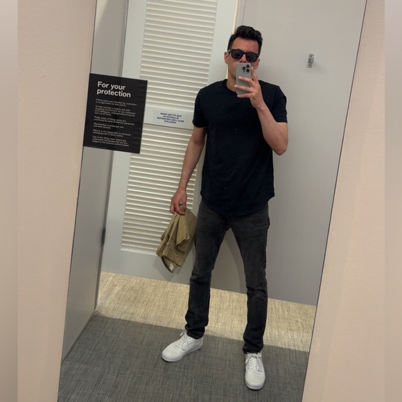 Meet your Posher, Chris - Picture 1 of 1